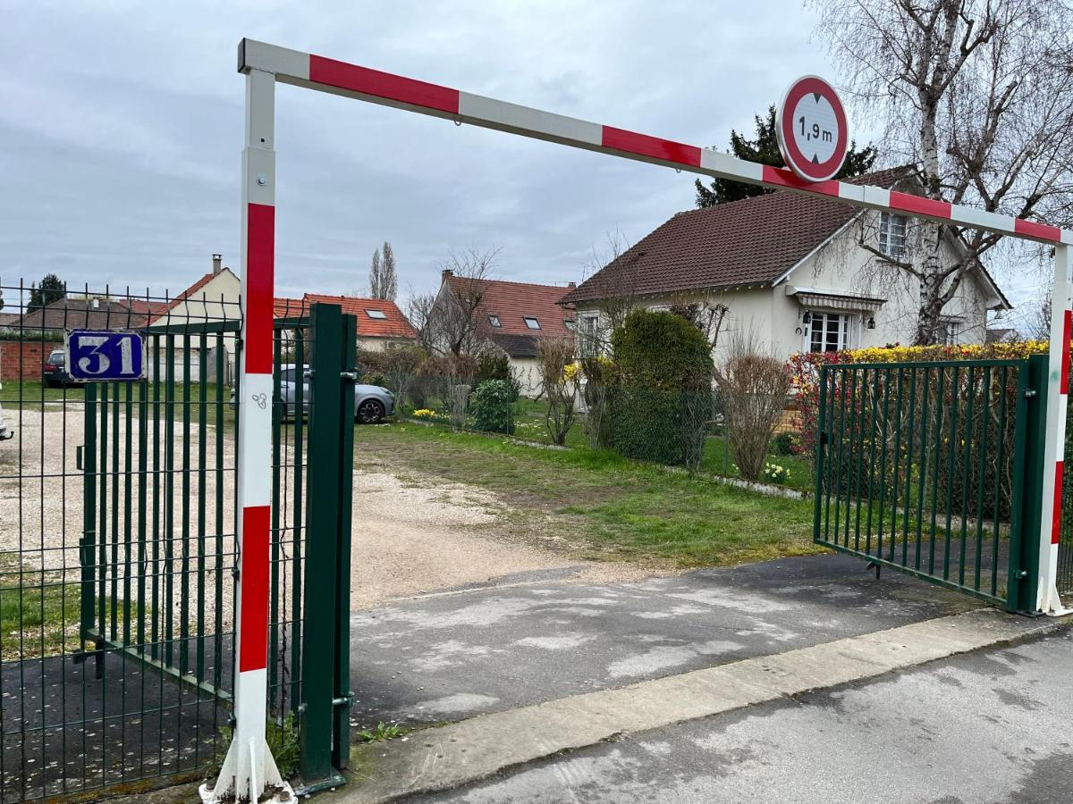 Gites Poirier Bazin Montry Esterno foto