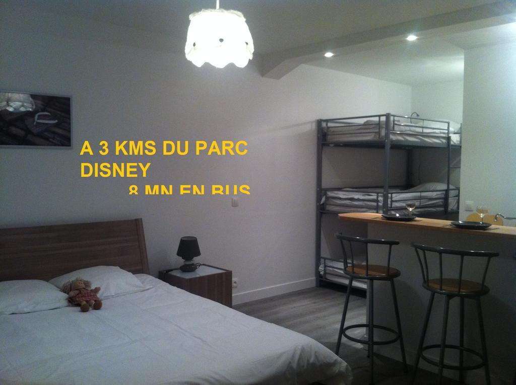 Gites Poirier Bazin Montry Esterno foto
